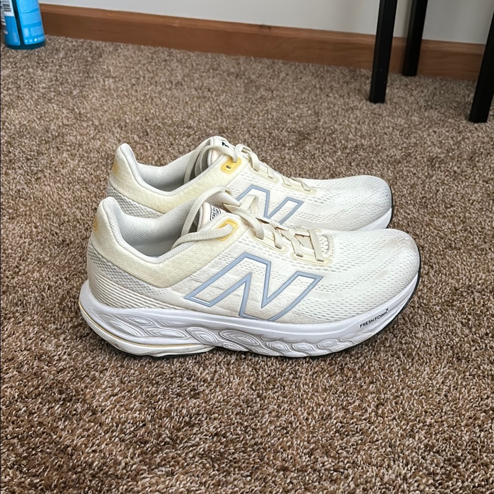 New Balance 860 Running Shoes